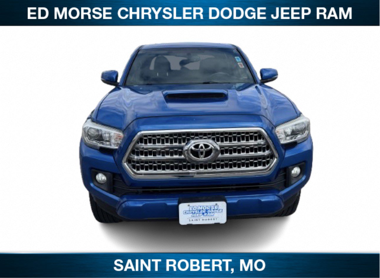 Used 2017 Toyota Tacoma TRD Sport AWD/4WD image 27