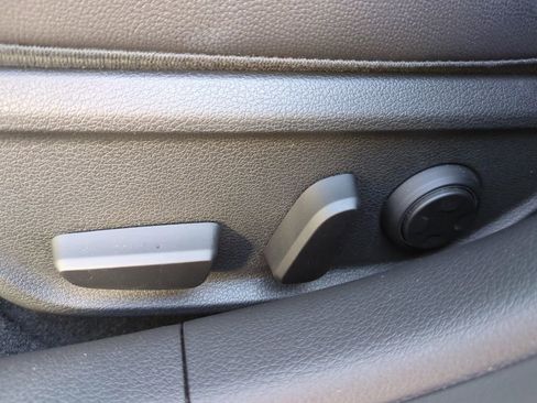 Used 2026 Genesis G70 2.5T image 21