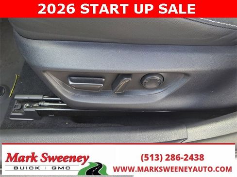 Used 2025 Toyota Camry SE image 13