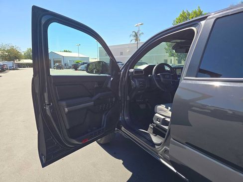 Certified 2025 Toyota Tacoma SR5 AWD/4WD image 22