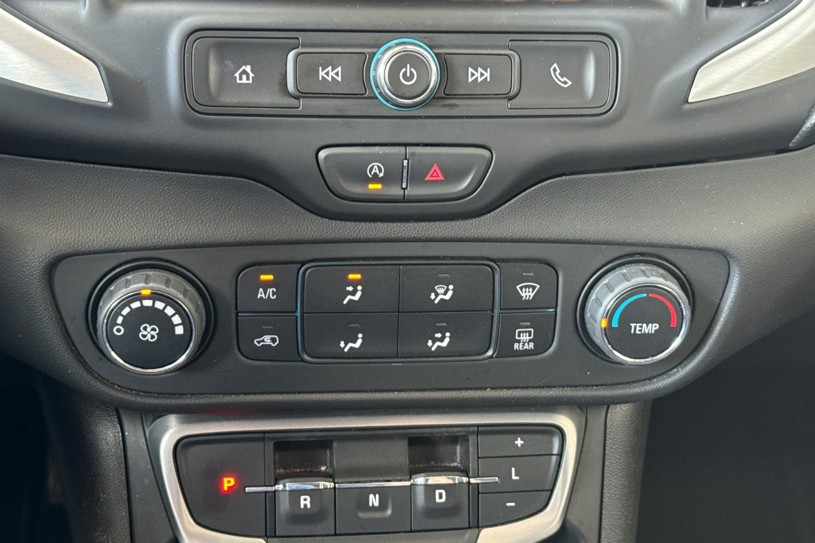 Used 2024 GMC Terrain SLE AWD/4WD image 30