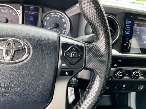 Used 2016 Toyota Tacoma SR5 w/ SR5 Appearance Package (DN) image 20