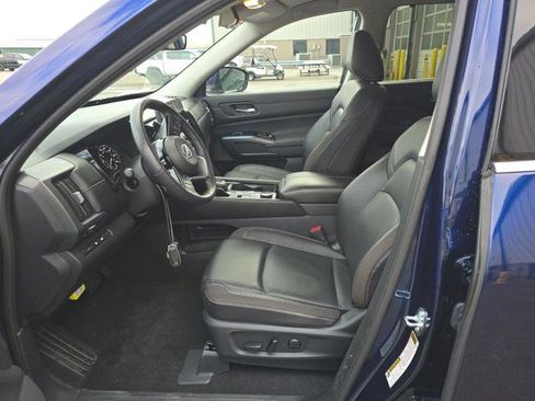 Used 2025 Nissan Pathfinder SL w/ Cargo Package image 5