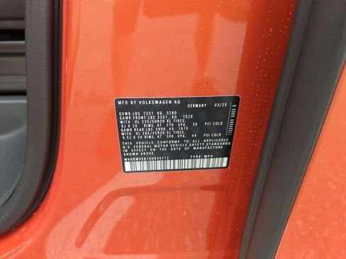 Used 2025 Volkswagen ID. Buzz Pro S Plus RWD image 41