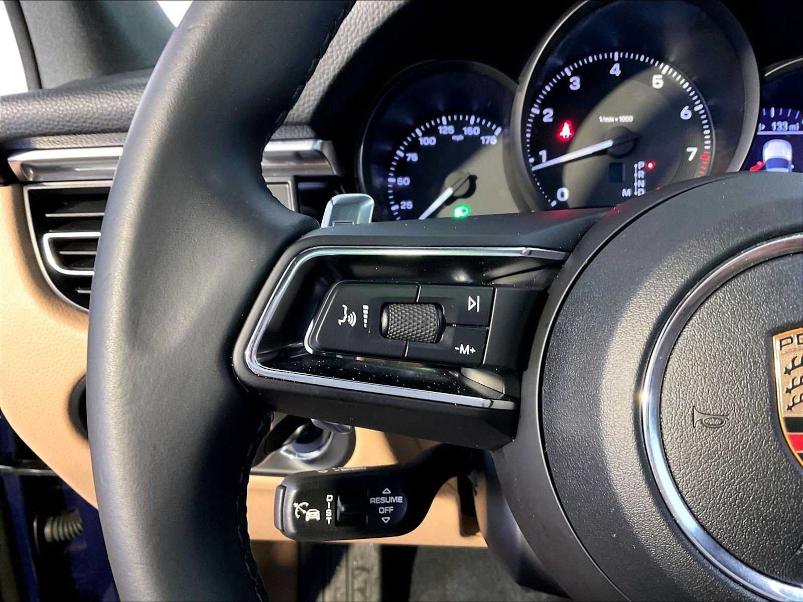 Certified 2024 Porsche Macan AWD/4WD image 27