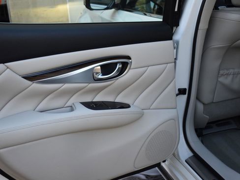 Used 2017 INFINITI Q70 L 3.7 w/ Deluxe Touring Package image 34