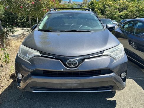 Used 2018 Toyota RAV4 XLE FWD image 6