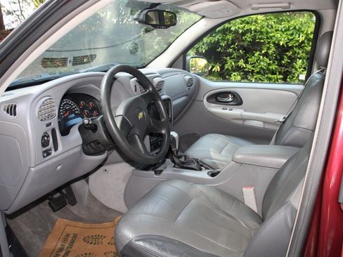Used 2005 Chevrolet TrailBlazer LS w/ LS Preferred Equipment Group AWD/4WD image 5