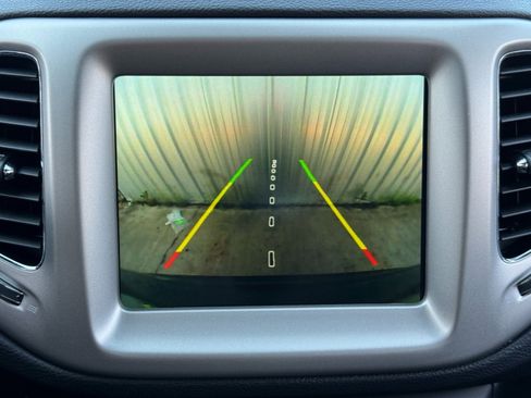 Used 2021 Jeep Compass Latitude w/ Driver Assistance Group image 26