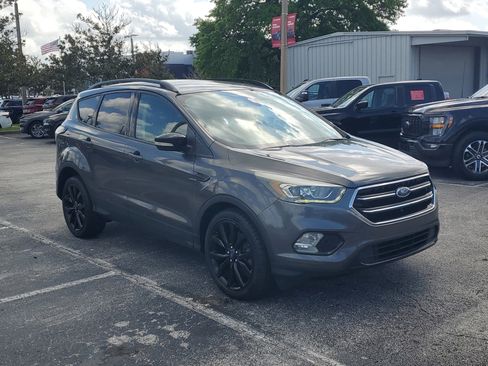 Used 2017 Ford Escape Titanium image 3