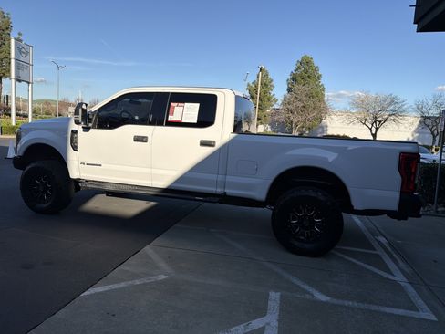 Used 2019 Ford F250 XLT w/ XLT Value Package image 21