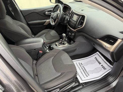 Used 2016 Jeep Cherokee Latitude w/ Cold Weather Group image 16