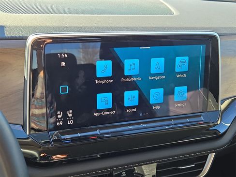 Used 2024 Volkswagen Atlas SE image 19