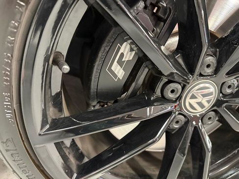 Used 2019 Volkswagen Golf R 4-Door image 20