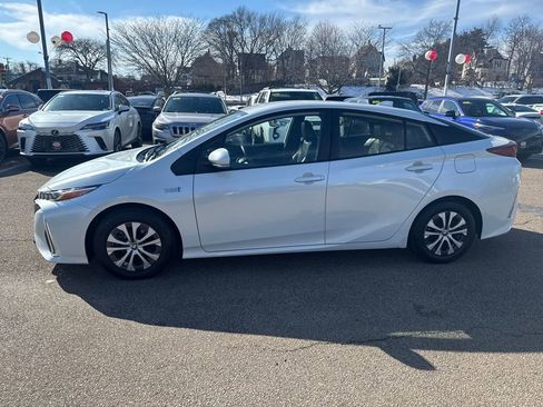 Used 2021 Toyota Prius Prime XLE image 7