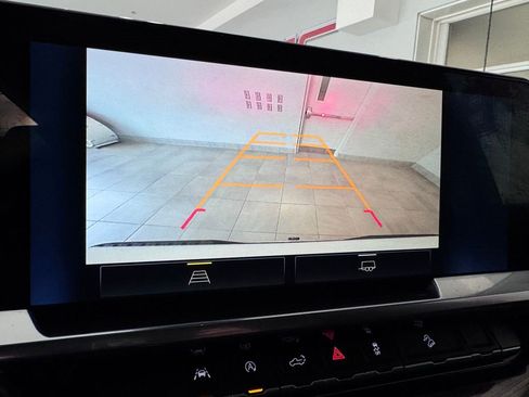 Certified 2022 Chevrolet Silverado 1500 LT w/ Z71 Off-Road Package AWD/4WD image 19