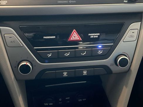 Used 2017 Hyundai Elantra SE image 18