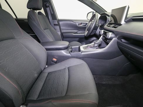 Used 2023 Toyota RAV4 SE image 18