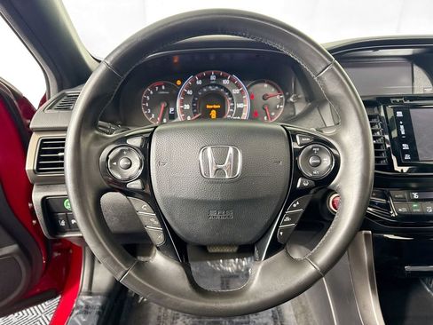 Used 2017 Honda Accord Touring image 10