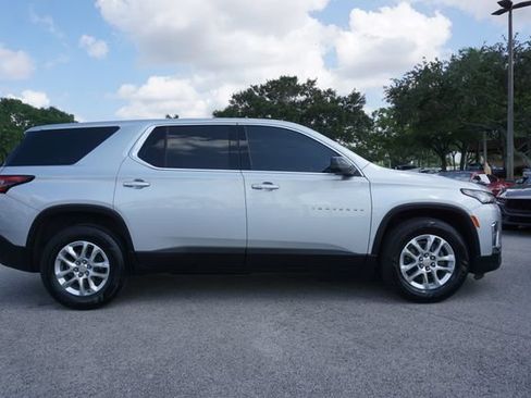 Used 2022 Chevrolet Traverse LS FWD image 17