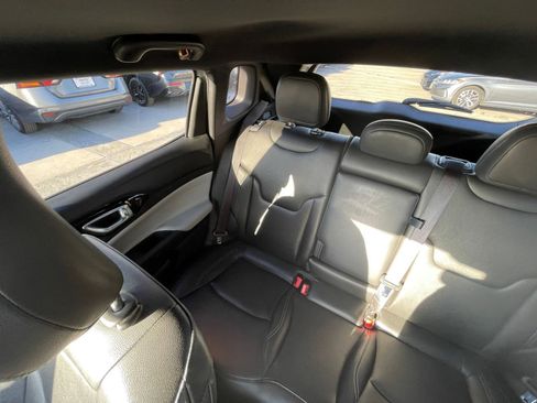 Used 2025 Jeep Compass Limited image 41