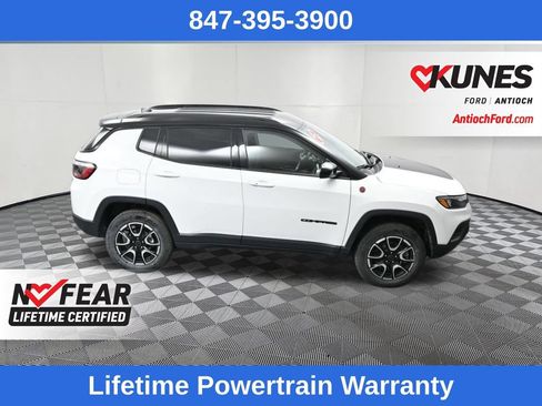 Used 2025 Jeep Compass Trailhawk AWD/4WD image 31