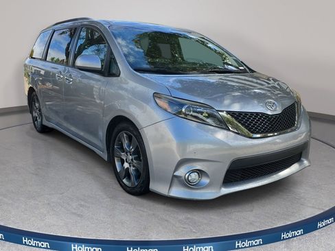 Used 2015 Toyota Sienna SE image 4