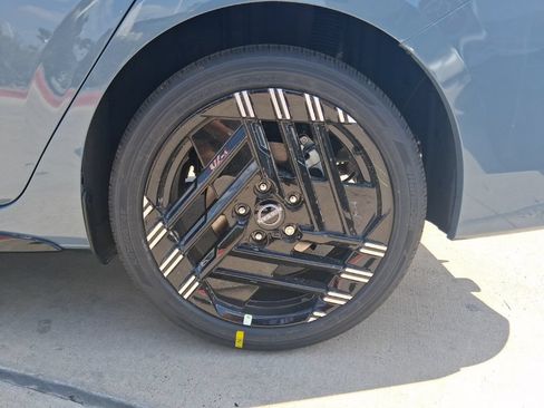 New 2026 Nissan Sentra SR w/ Floor Mat Package FWD image 30