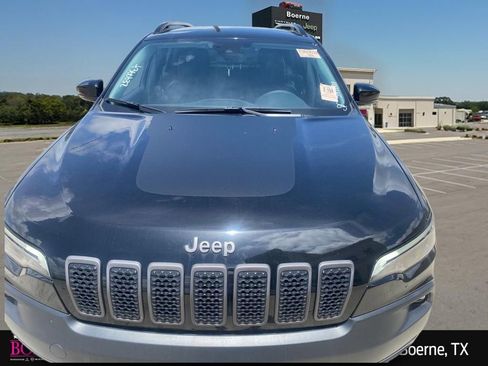 Used 2022 Jeep Cherokee Trailhawk image 10