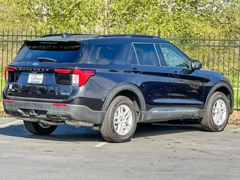 Used 2025 Ford Explorer Active image 3