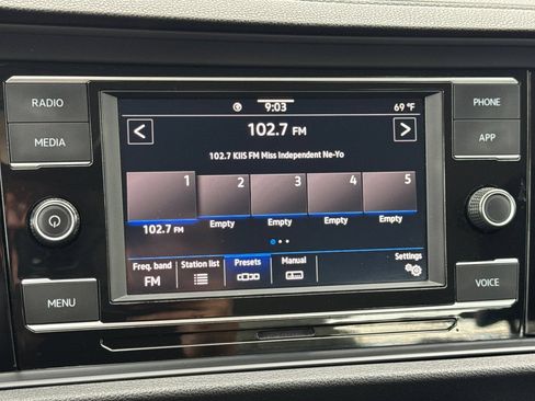 Used 2024 Volkswagen Jetta SE FWD image 18