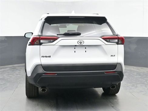 Used 2019 Toyota RAV4 XLE Premium image 13
