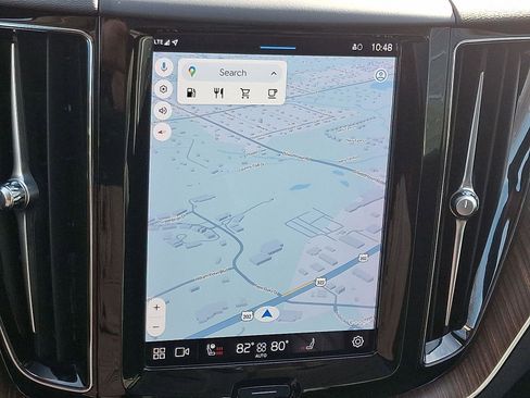 Certified 2023 Volvo XC60 B5 Plus w/ Climate Package image 18