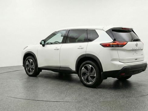 Used 2025 Nissan Rogue SV image 6