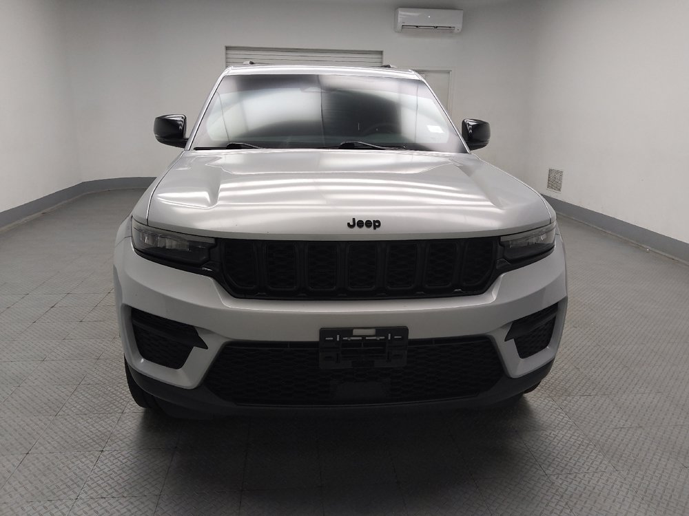 Used 2023 Jeep Grand Cherokee Altitude AWD/4WD image 14
