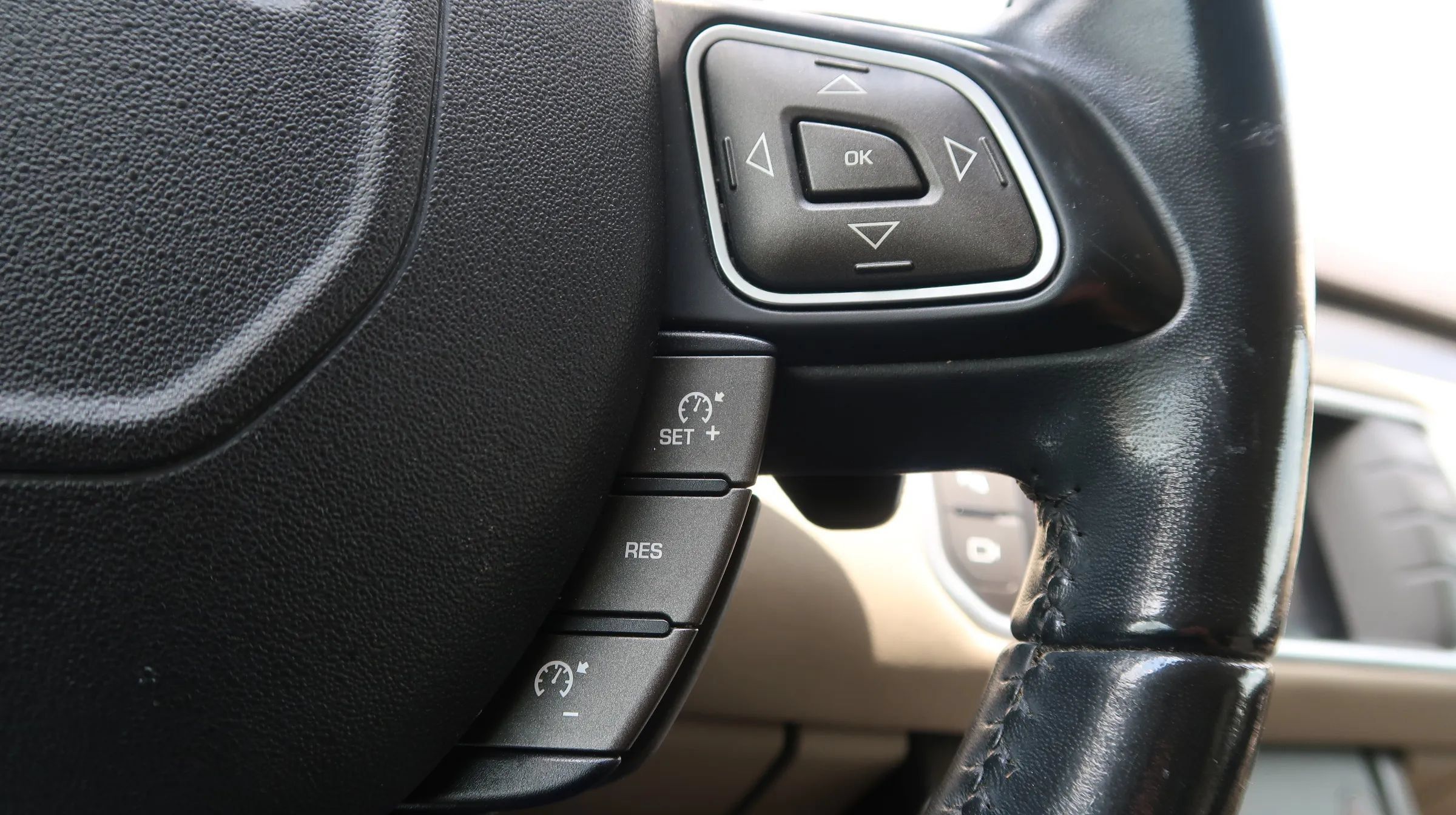 Used 2019 Land Rover Range Rover Evoque AWD/4WD image 35