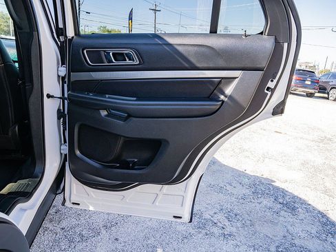 Used 2018 Ford Explorer XLT w/ Equipment Group 202A image 14