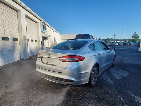 Used 2018 Ford Fusion SE w/ Fusion SE Technology Package FWD image 5