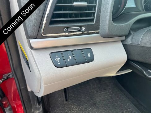 Used 2017 Hyundai Elantra Limited FWD image 11