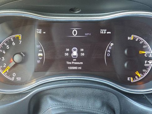 Used 2017 Jeep Grand Cherokee Altitude image 28