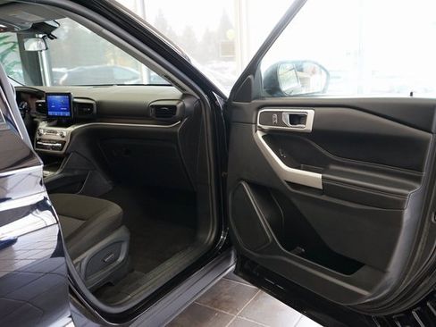 Used 2022 Ford Explorer XLT w/ Class IV Trailer Tow Package image 39