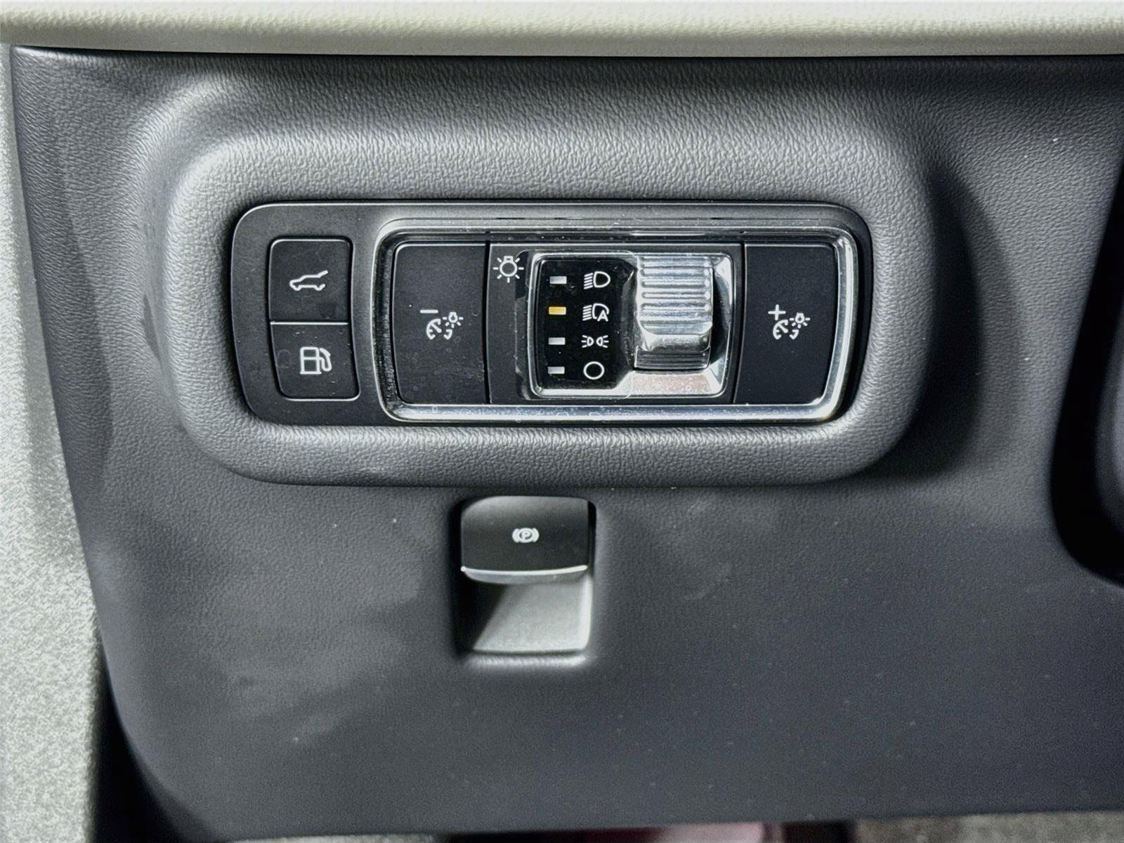 Used 2024 Lincoln Nautilus Reserve AWD/4WD image 11