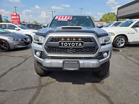 Used 2021 Toyota Tacoma TRD Off-Road image 3