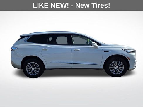 Used 2022 Buick Enclave Essence image 10
