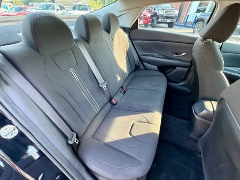 Used 2023 Hyundai Elantra SEL FWD image 10