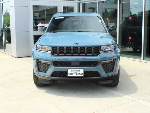 New 2026 Jeep Grand Cherokee L Limited w/ Limited Altitude Package AWD/4WD image 2