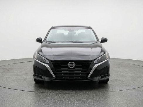 Used 2025 Nissan Altima 2.5 SV image 2