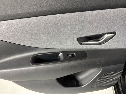 Used 2025 Hyundai Elantra Limited FWD image 33