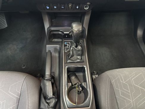 Used 2017 Toyota Tacoma TRD Off-Road image 20