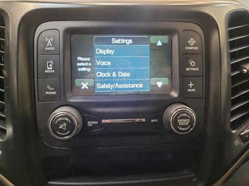 Used 2018 Jeep Cherokee Latitude image 25